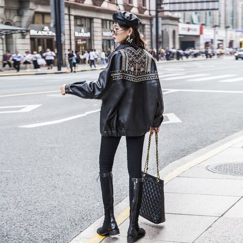 皮衣外套女2025年春季宽松刺绣铆钉机车帅气重工大码pu皮夹克时尚
