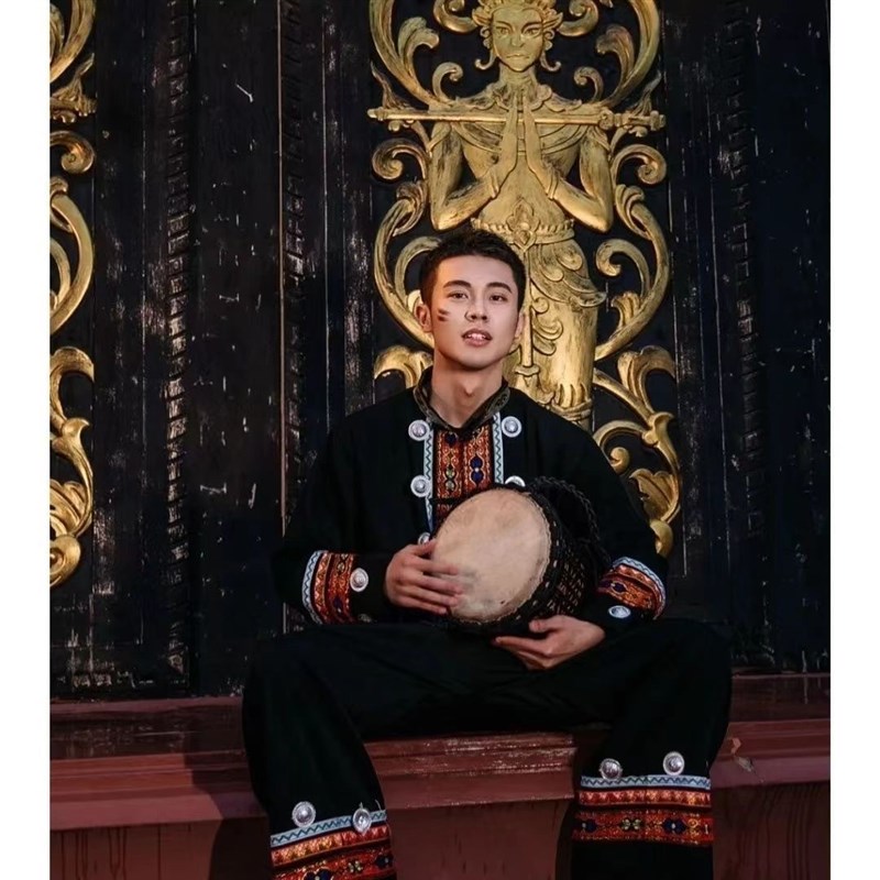 苗族壮族旅拍民族服装男少数民族特色网红摄影V服饰民族两件套
