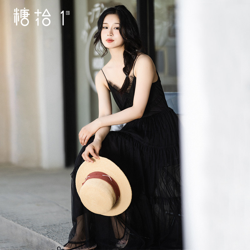 【挽诗染墨】复古黑色吊带连衣裙子女2025夏V领收腰显瘦网纱长裙
