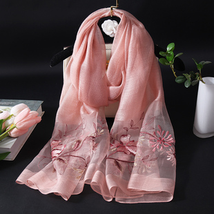 新款年轻妈妈真丝丝巾女高级感时尚粉色刺绣纱巾长款百搭薄款披肩