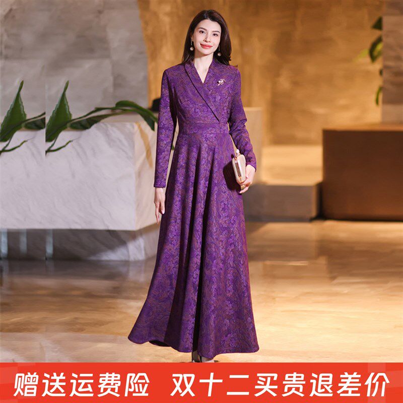 2024秋冬新款长袖V领纯色大摆连衣裙妈妈款修身显瘦小个子长裙子
