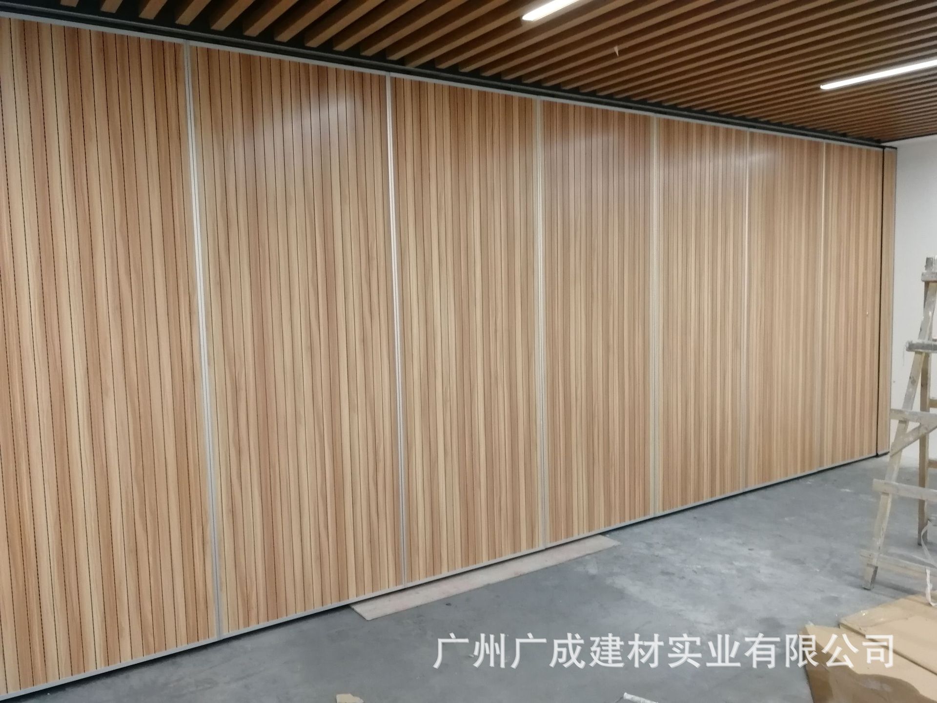 酒店宴会厅推拉隔断墙吊趟门
