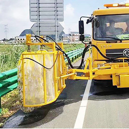 大型公路护栏清洗机移动便捷