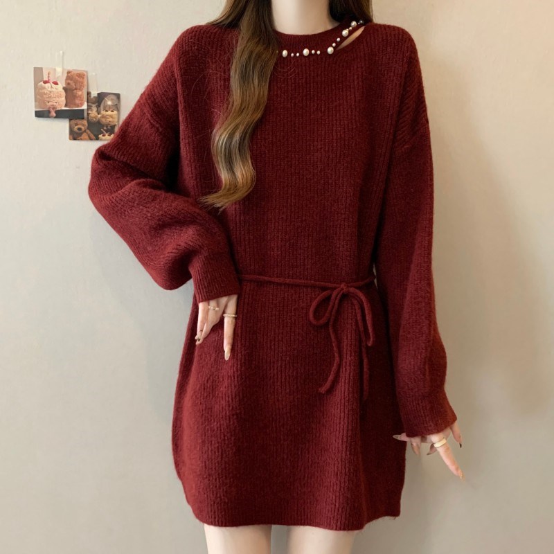 红色重工钉珠针织连衣裙女春秋款大码胖mm中长款遮屁股打底毛衣裙