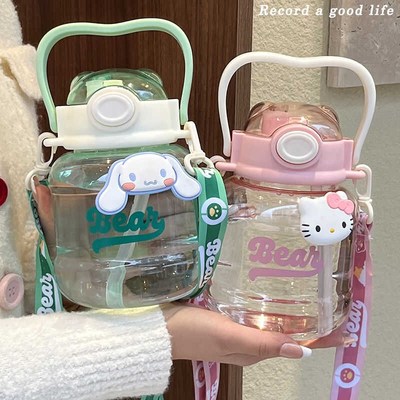 大容量吸管水杯女2024新款便携背带杯子夏天水壶儿童kt猫吨吨桶