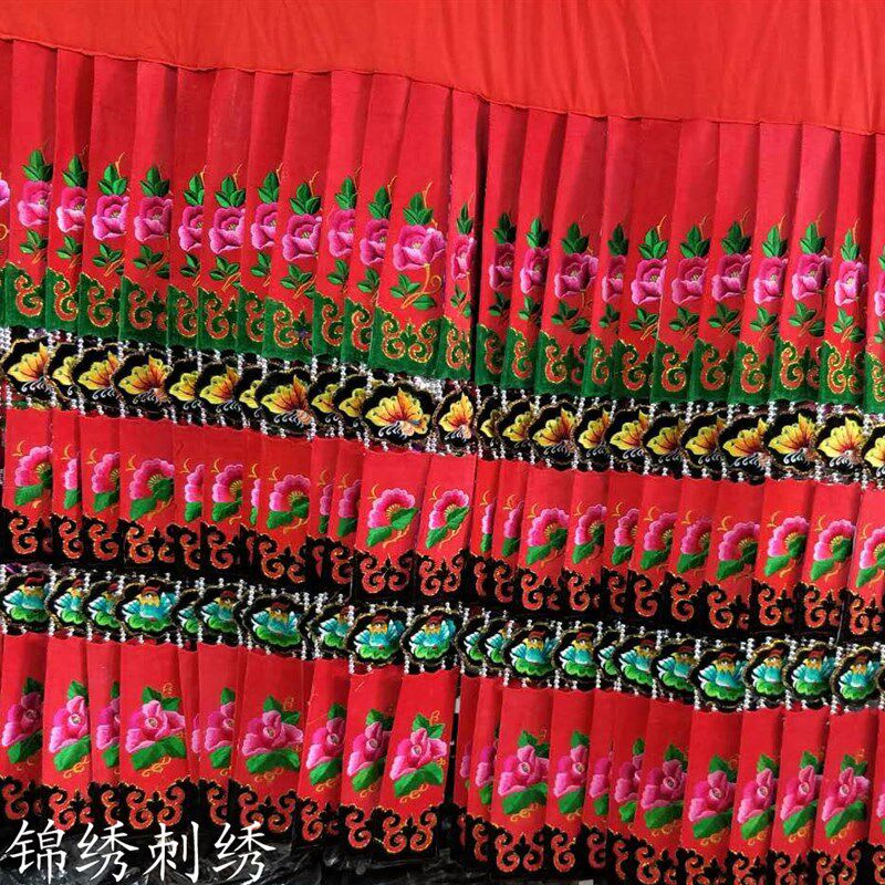 仿苗绣手工老绣片机绣绣片裙子飘带绣布绣面一整裙子有25条飘带