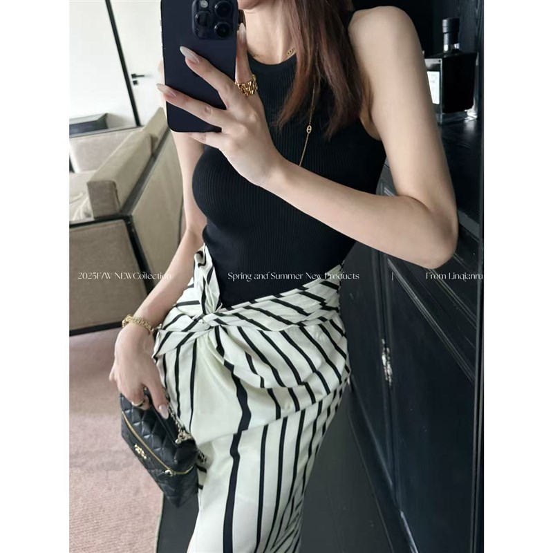 林千入法式圆领无袖背带连衣裙女春季新款设计感小众修身显瘦长裙