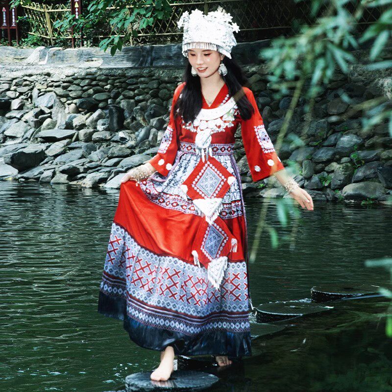 云南少数民族服饰侗族瑶族舞蹈演出服贵州苗寨苗族服装女成人旅拍