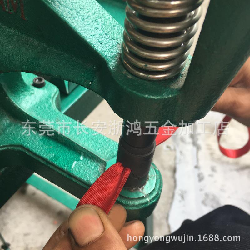 夹子装配机器工作绳夹配机挂牌带夹装子冲压机器吊牌夹855620证子