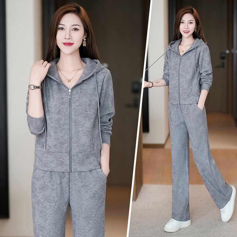 年轻妈妈秋装外套休闲运动套装中老年女士洋气春秋薄款大码跑步服