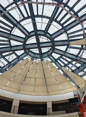 大型商场电动天棚帘玻璃顶卷轴式FSS体育场中庭阳光房电动遮阳帘