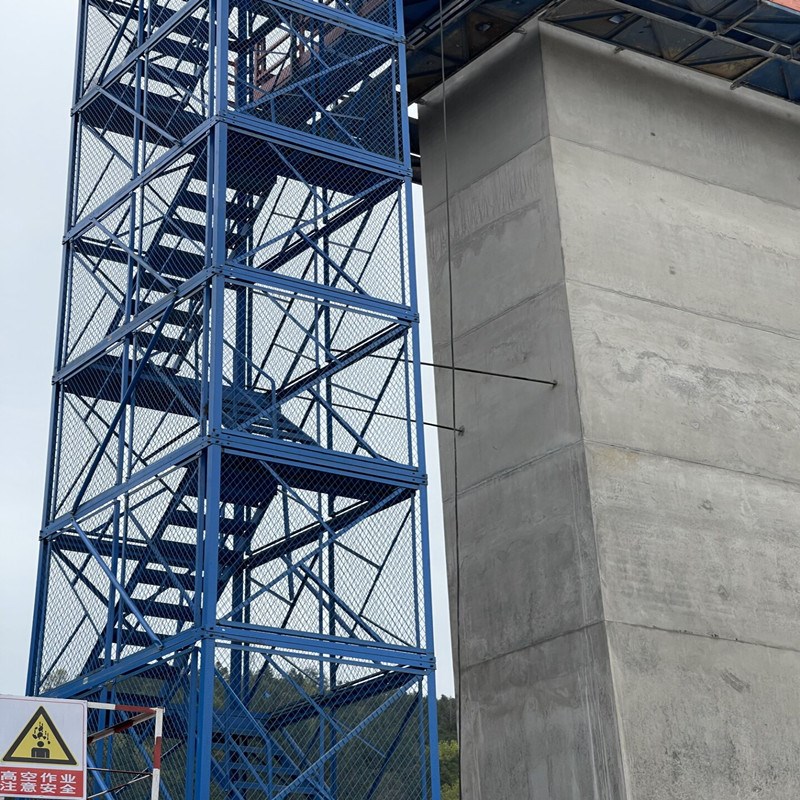 角钢式安全梯笼深基坑通道高空桥梁建筑施工模块式角钢爬梯