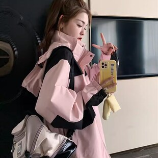 粉色防风冲锋衣外套女春秋2024新款高级感休闲运动风加厚工装夹克