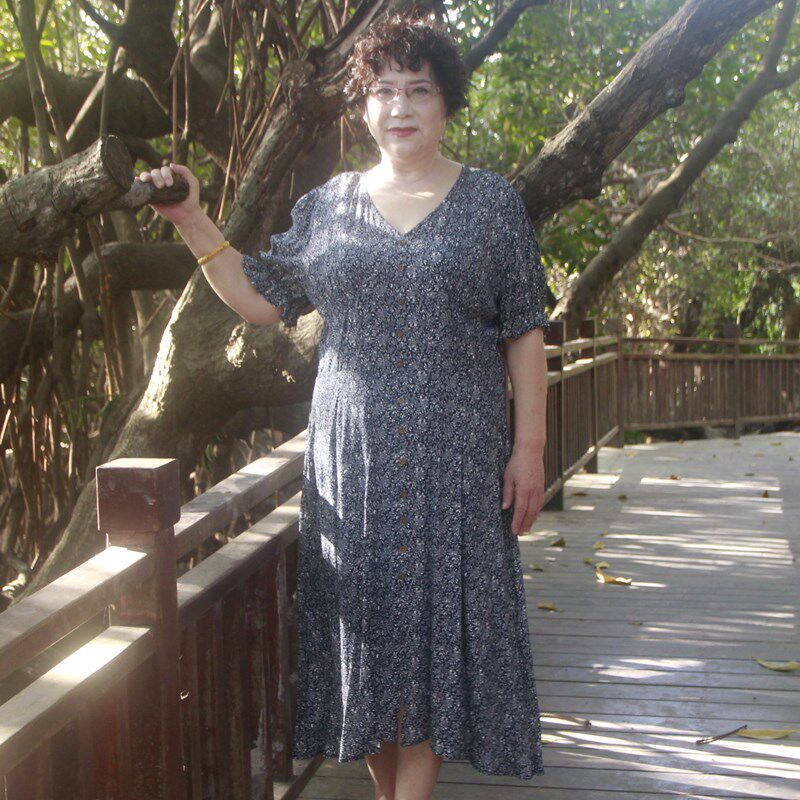 夏季妈妈款碎花连衣裙加肥大码中老年减龄洋气中长款裙子