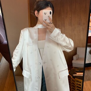 春季女装新中式高级感白色缎面提花V领西装设计感仿醋酸百搭外套