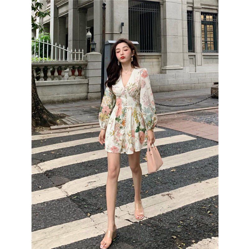 2023新款春款女花色印花v领风收腰连衣裤气场短款小个子海边沙滩