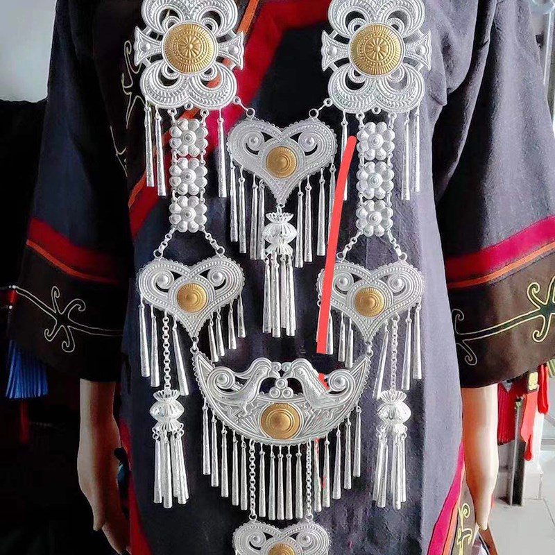 彝族民族a风仿银中款胸牌 彝文化服装配饰旅游婚庆节日摄影饰品