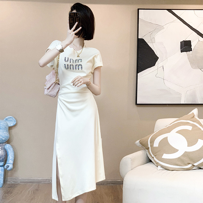 法式气质连衣裙女夏2024新款皱褶收腰显瘦遮肚子中长款开叉T恤裙