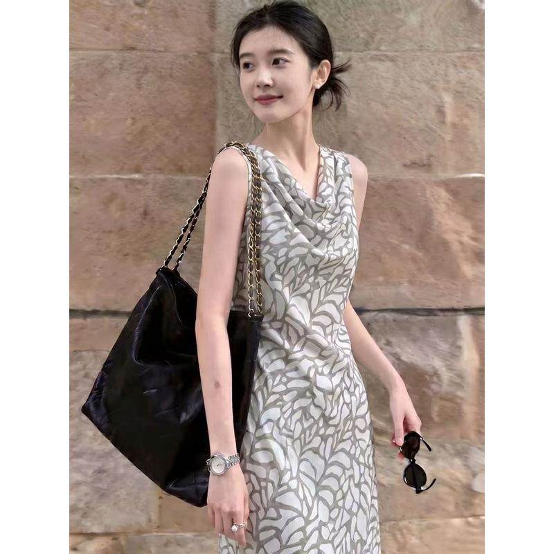 气质灰色印花荡领连衣裙女2026夏季法式轻熟风穿搭裙子求职季出片