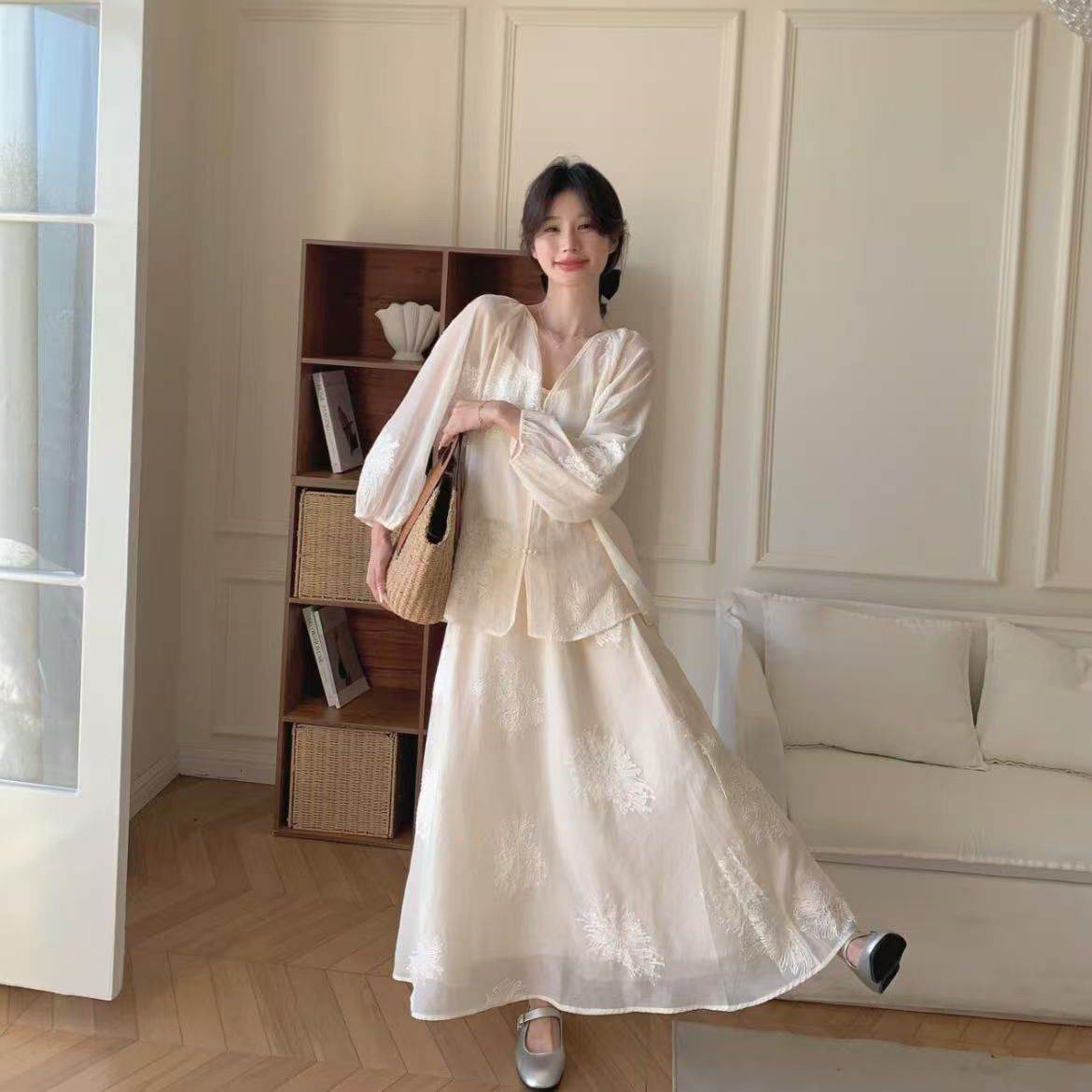 新中式女装夏季杏色蕾丝刺绣国风套装女轻奢甜美半身裙脚踝三件套