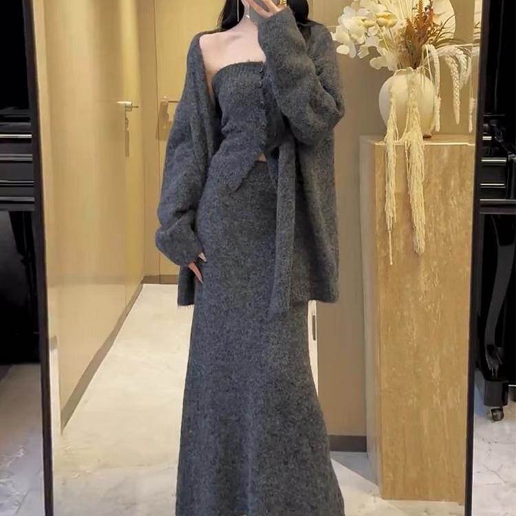 气质名媛毛衣套装女秋冬新款韩版宽松抹胸背心针织衫半身裙三件套