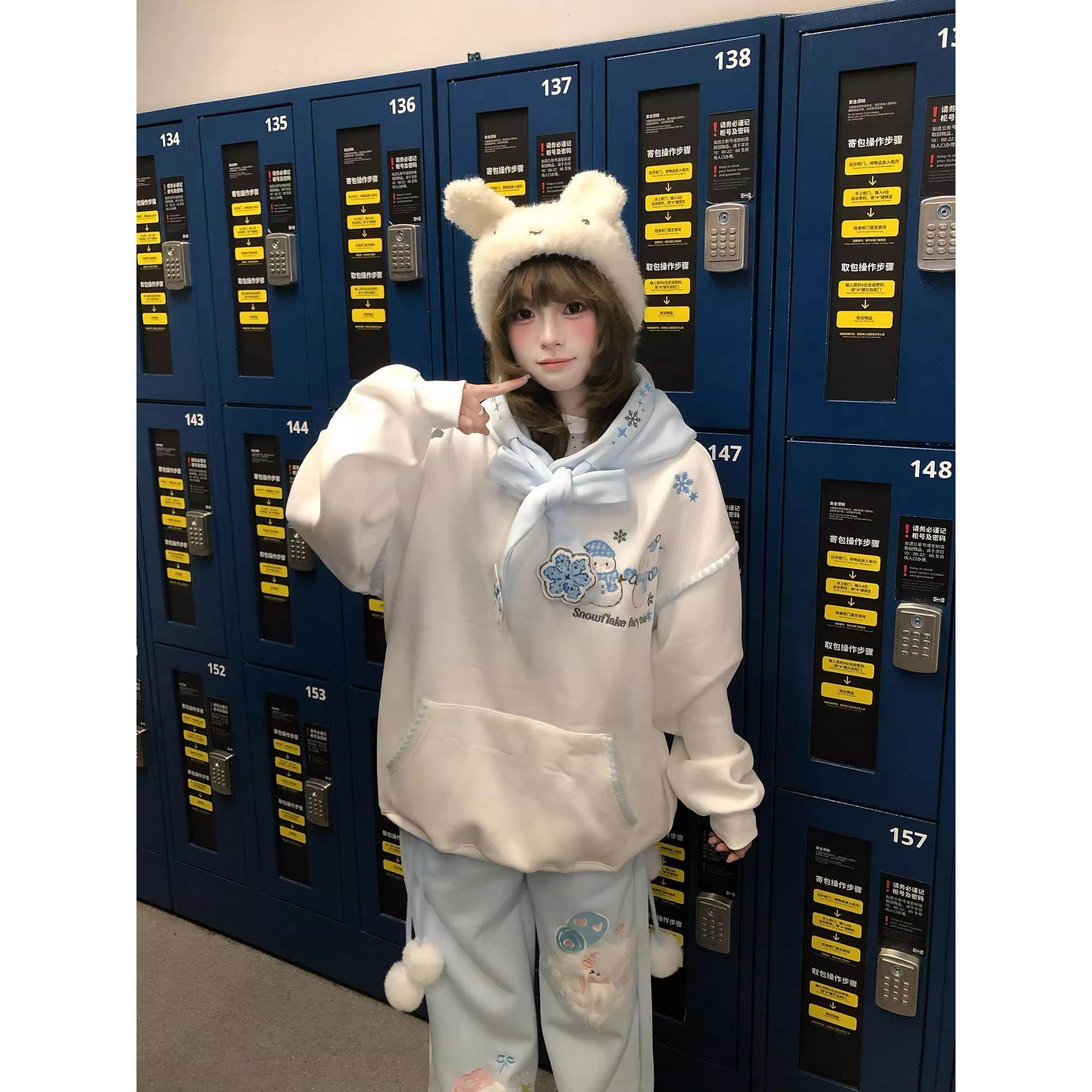 甜系可爱雪人蝴蝶结帽绳卫衣刺绣连帽女情侣宽松雪花外套春款