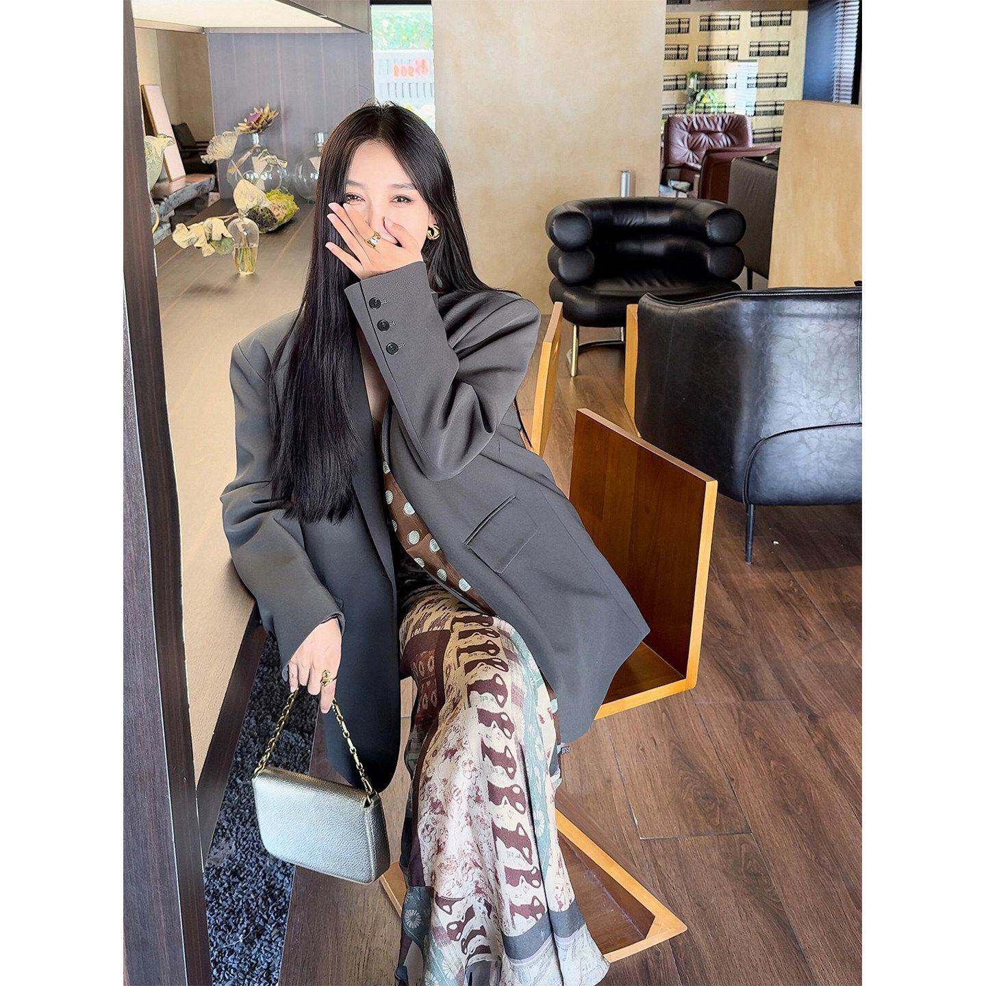 灰色西装外套女2026新款休闲西服独特漂亮巨好看小个子薄款正流行