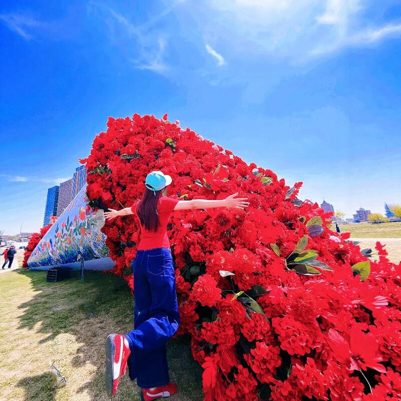 巨型捧花网红打卡拍照装置户外大型彷真花束商业美陈场景装饰摆饰