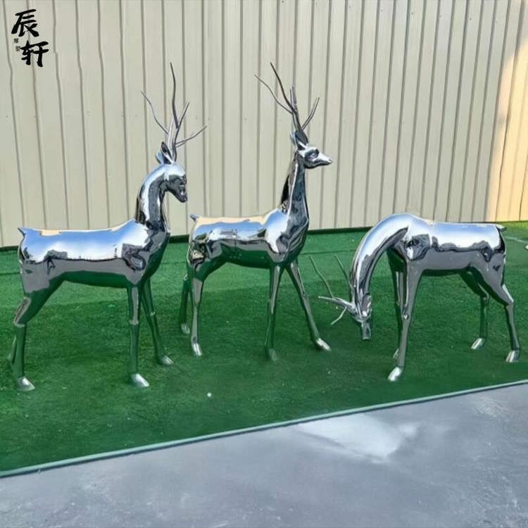不锈钢鹿雕塑金属镜面几何抽象镂空小鹿动物景观公园园林外摆件