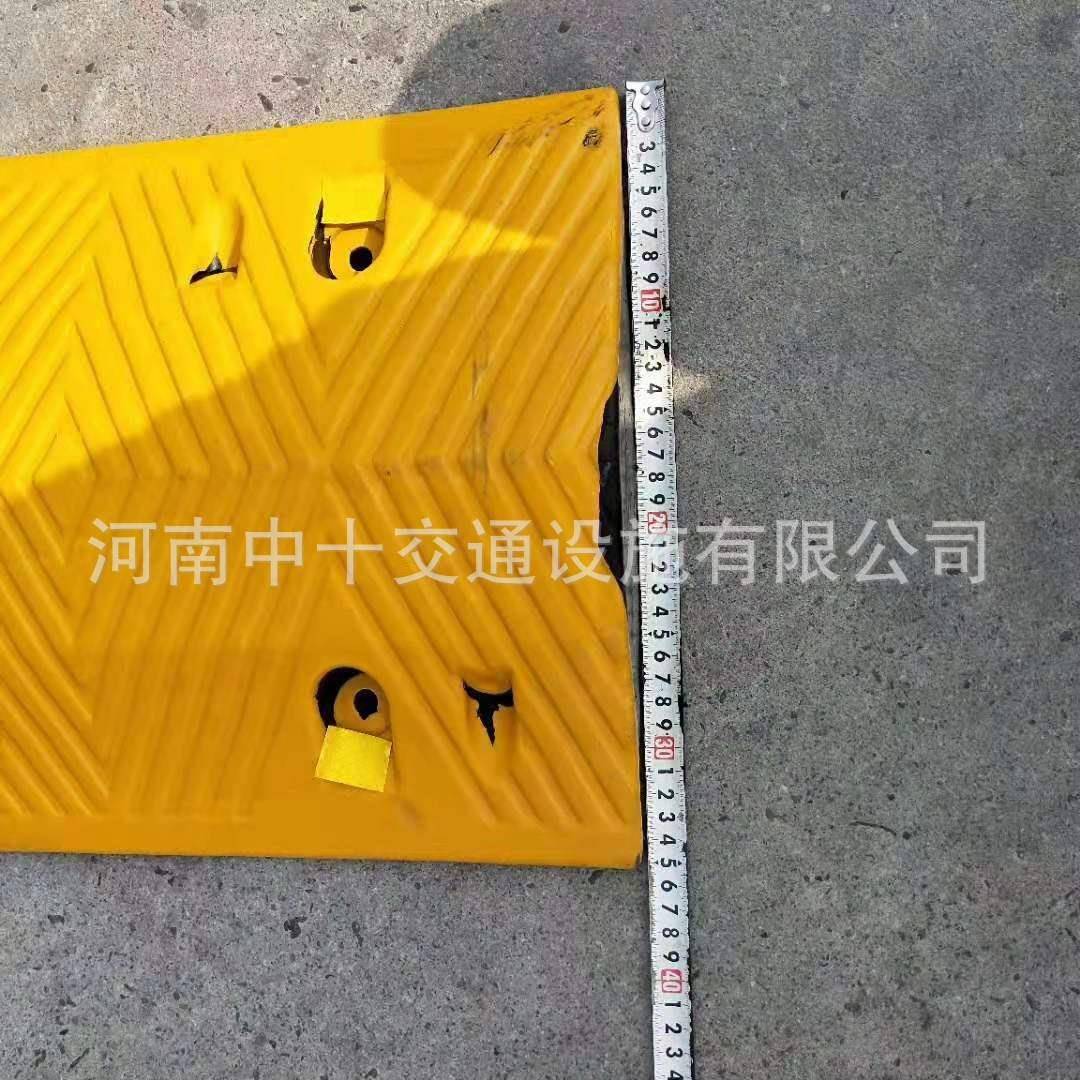 厂家7速公分格FCU橡胶人字减形速带道路减垄规减速板