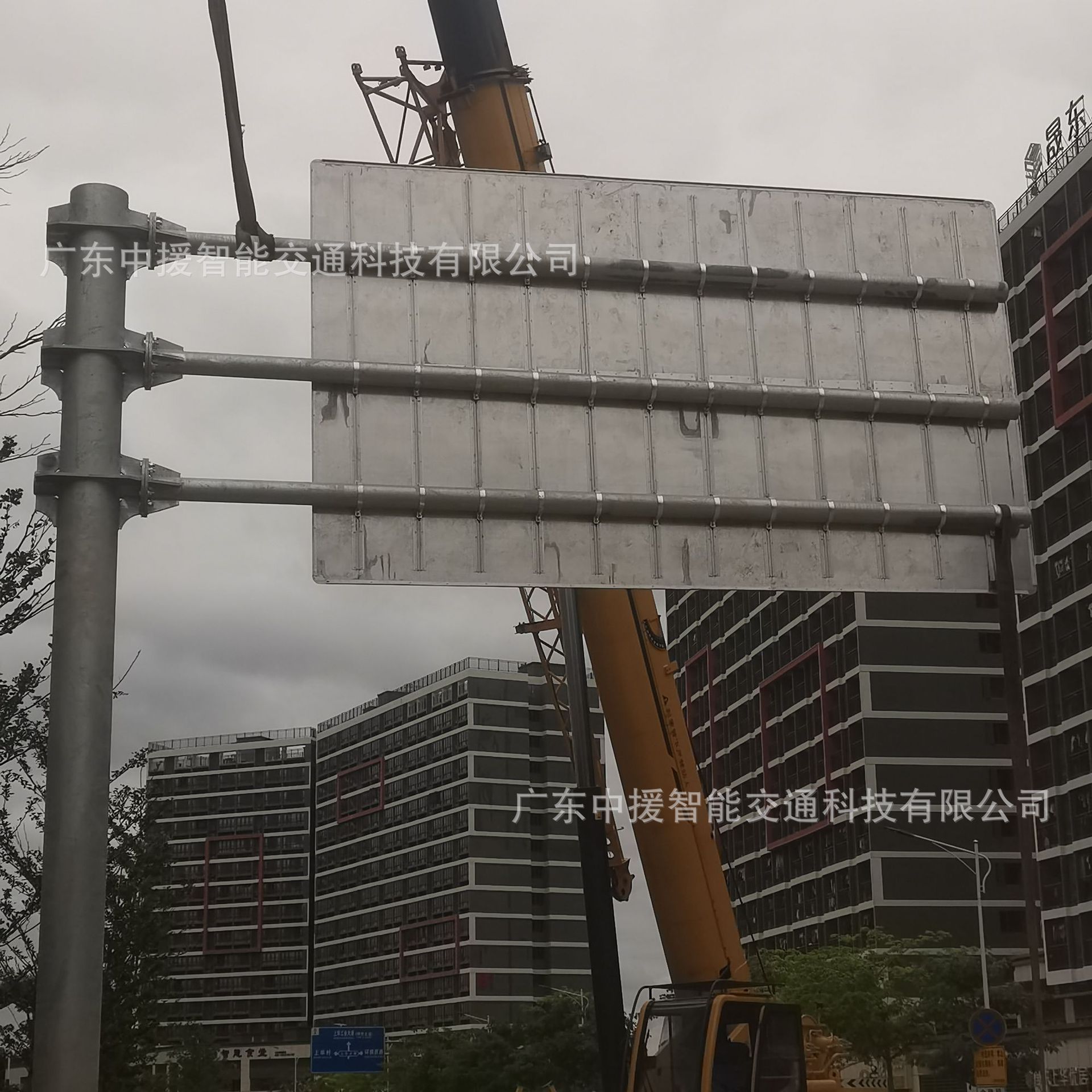 交通悬臂杆件用于城市主干道 国道 高速公路 可与标志牌配套供应