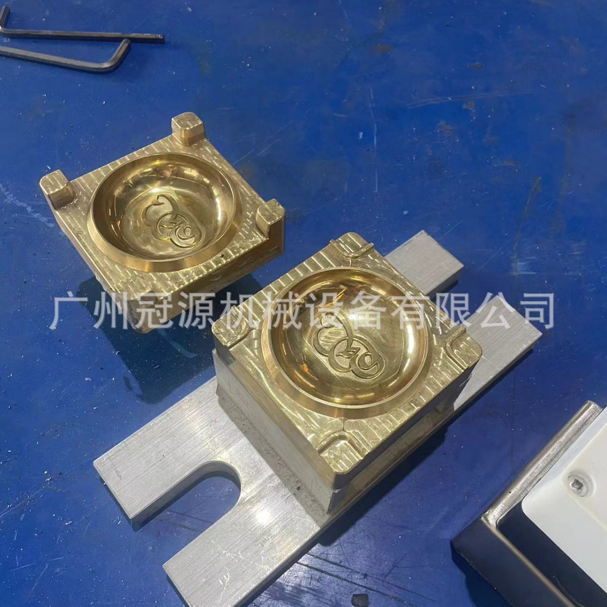 气动半自动手工皂成型压花机