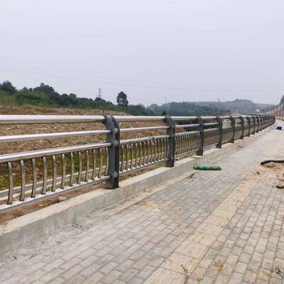 桥梁防撞护栏人行横道栏杆不锈钢复合管河道景观立柱楼梯护栏h