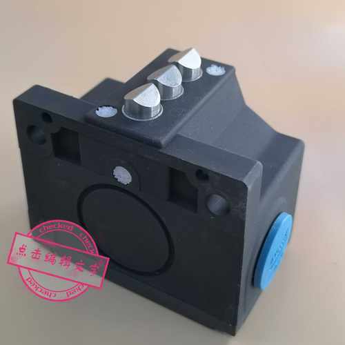 巴鲁夫行程开关BNS028J BNS 819-B03-D12-61-12-3B防水机床限位开