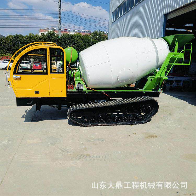 大鼎2方履带行走水泥车自制稻田道路履带式水泥搅拌车商砼