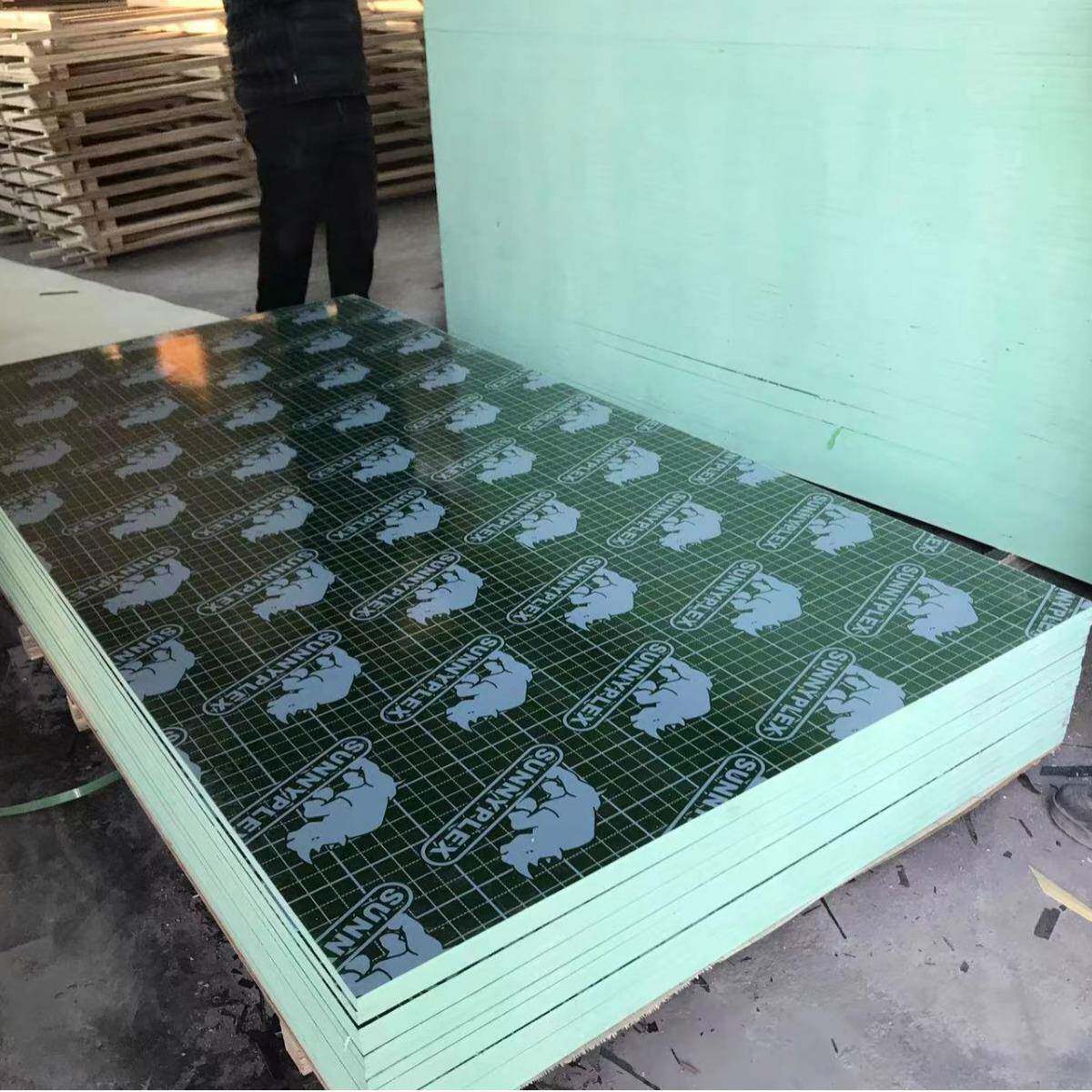 绿色覆膜胶合板建筑覆膜板工程覆膜板高强度室内装修家具制作模板