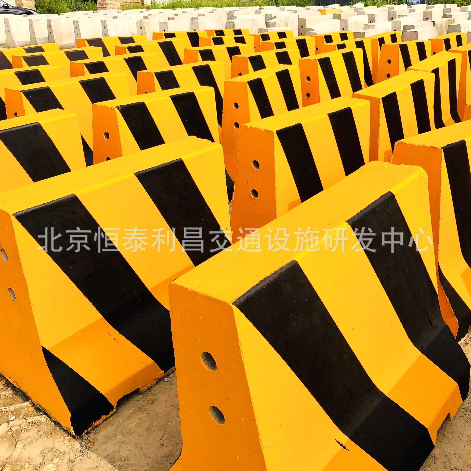 恒泰道路交通防撞墩坚固耐用