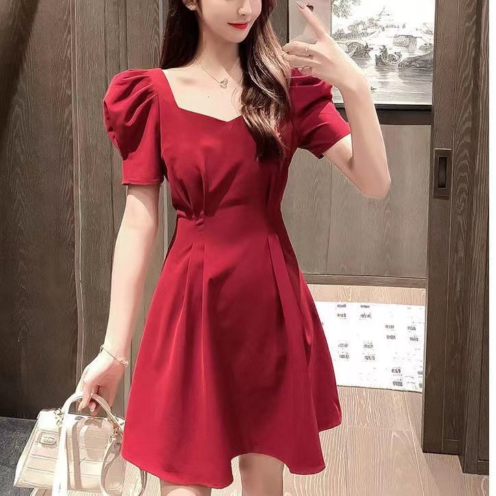 法式小心机露背方领泡泡袖红色连衣裙女2025收腰显瘦气质减龄裙子