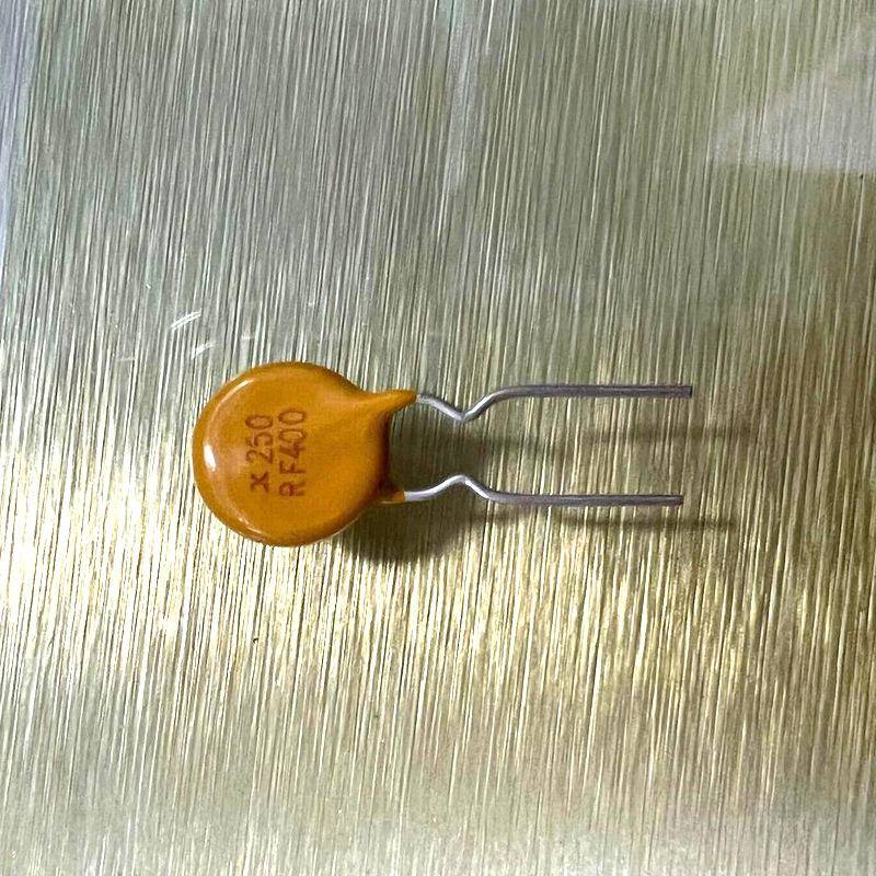 自恢复保险丝250V0.06A680mAF002PTC0.A直插电流保险丝现货