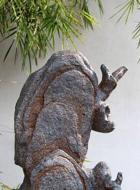 户外铁锈石中庭式复古造石头园林景RAN布置院假石观头景草坪装饰