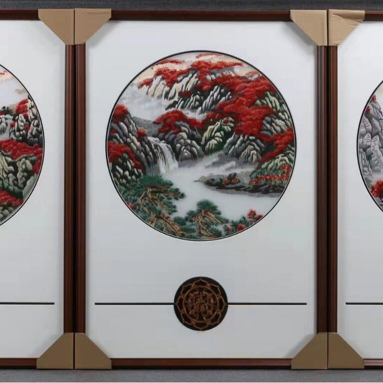 苏绣成品挂画透明丝娟刺绣新中式客厅三联带樟木苏绣装饰画