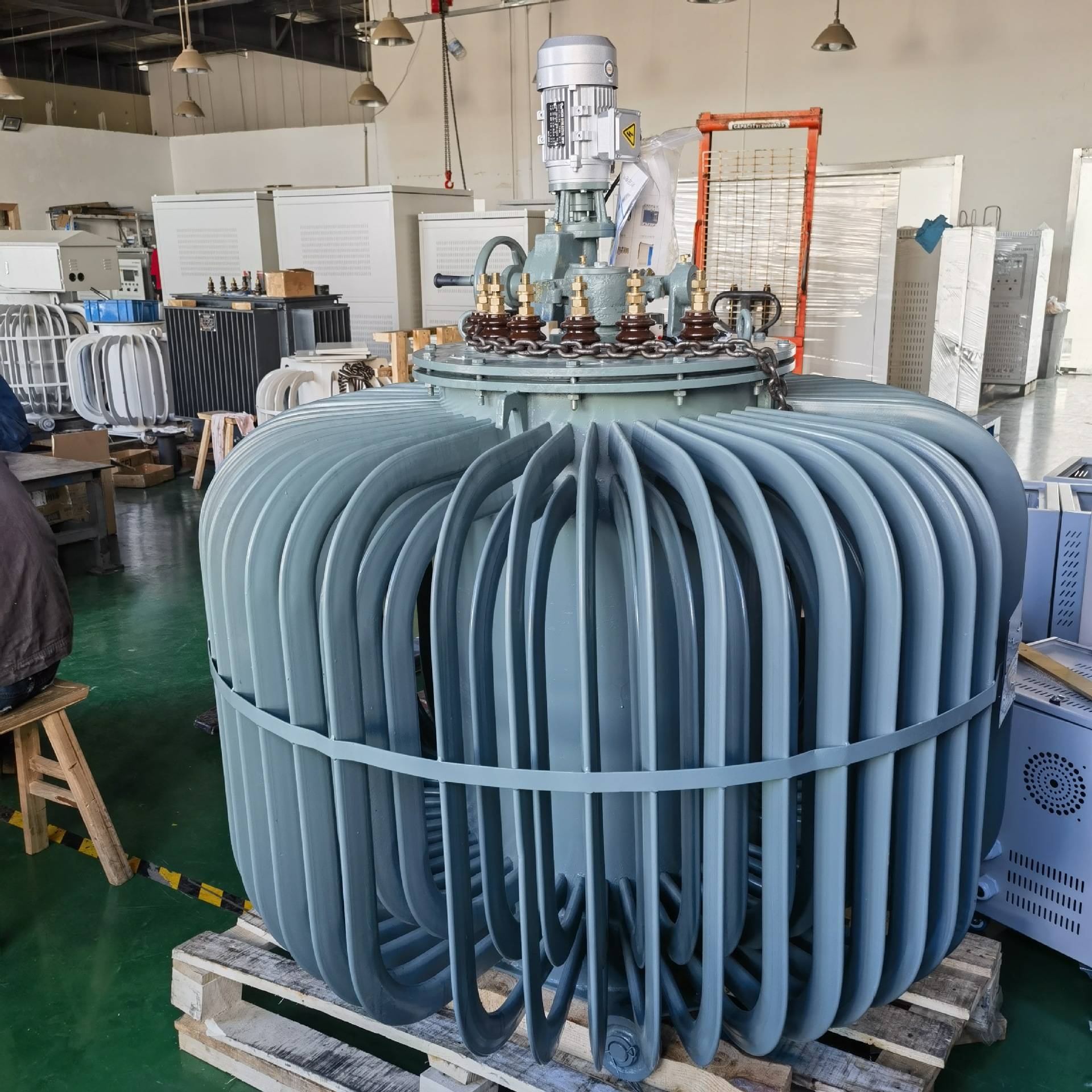三相油浸式感应稳压器500KVA隧道工地矿山斜井全自动升压调压380v