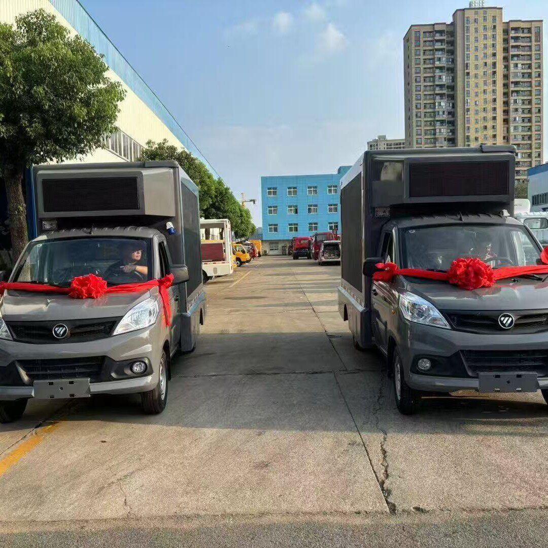 程力LED广告车 汽油版小型广告车 屏幕三面全彩广告车门窗推拉车