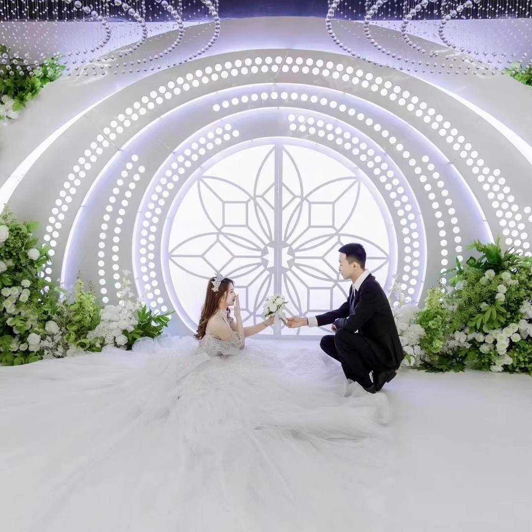 婚庆婚礼堂背景发光拱门大型铁艺雕刻道具婚礼堂舞台投射灯箱装饰