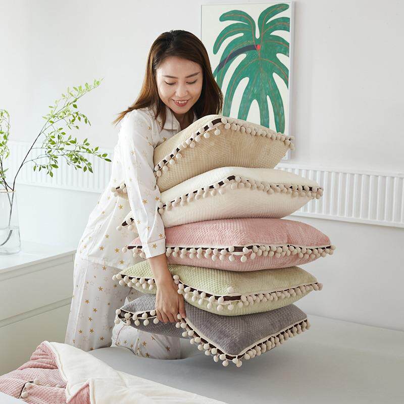 子车载抱枕被子两用头冬天加厚兔二毛珊瑚绒枕牛奶绒雕毯合一折叠