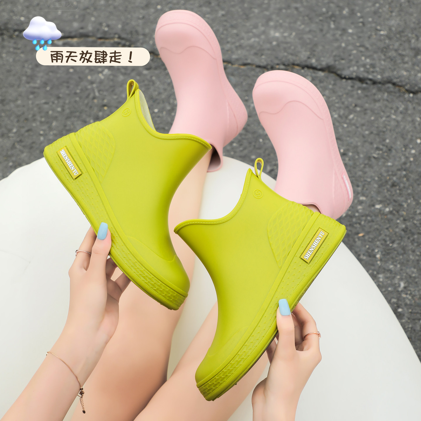 雨鞋女款2026新款短筒加绒可爱水鞋厨房工作胶鞋女式软底舒适雨靴