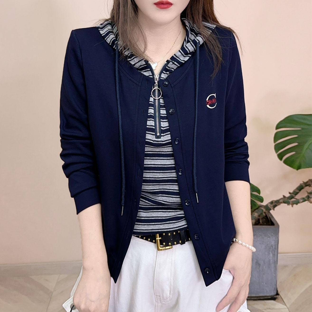 时尚洋气连帽卫衣秋季新款