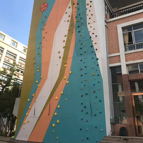 景区户外大型攀岩墙厂家高空攀爬墙青少年拓展训练玻璃钢攀岩墙