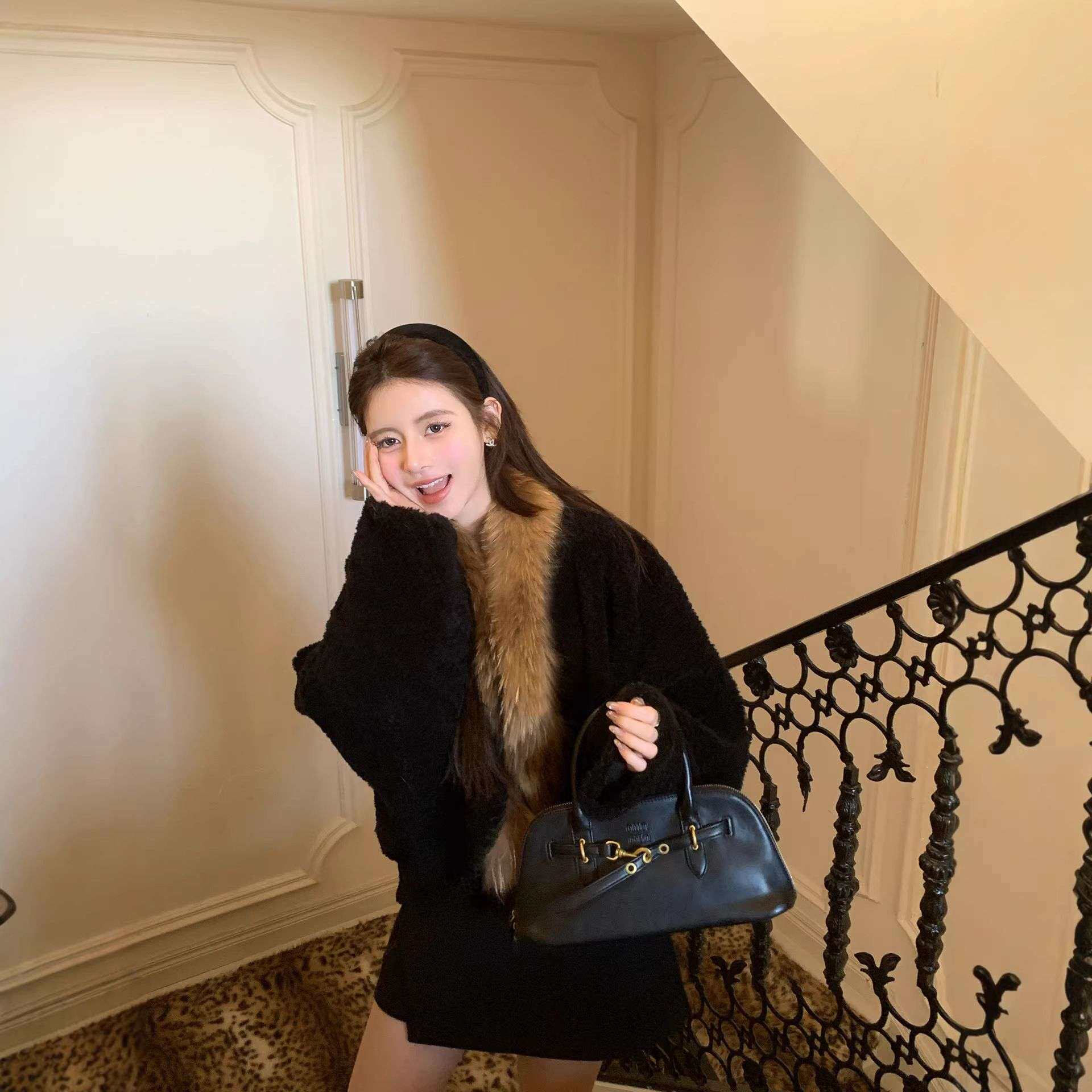 25冬季新款羊羔毛羊剪绒皮毛一体真貉子毛毛领皮草外套女斗篷大衣