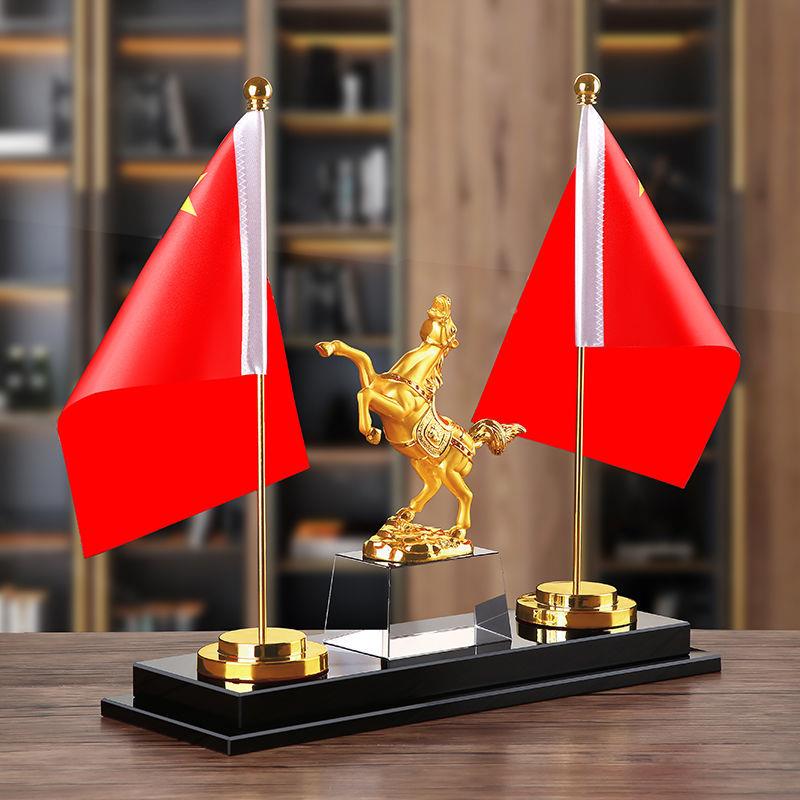 办公桌红板旗筒摆件办公室高档装饰品老桌LLF台收纳笔文创意桌面